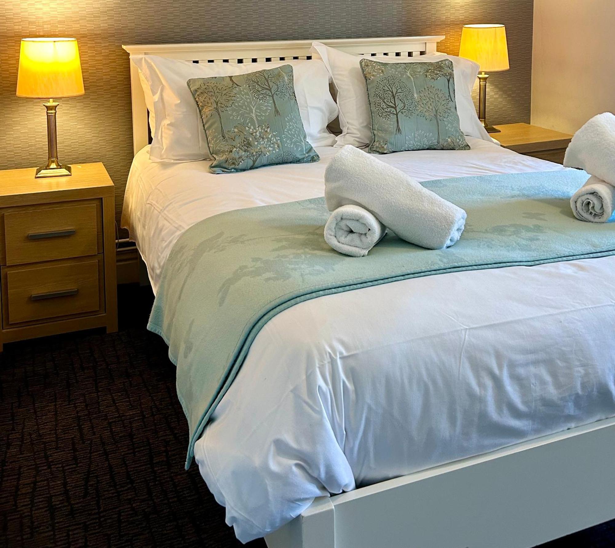 The Talbot And Apartment إيوِرن منستير المظهر الخارجي الصورة