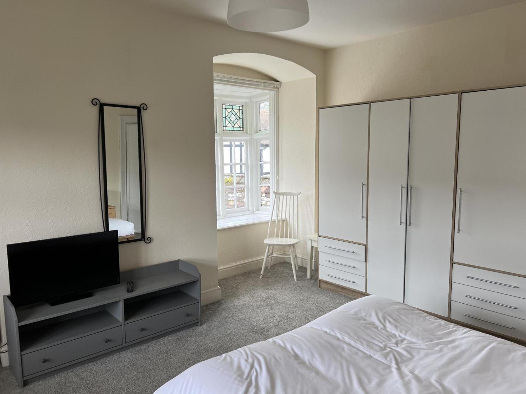 The Talbot And Apartment إيوِرن منستير المظهر الخارجي الصورة